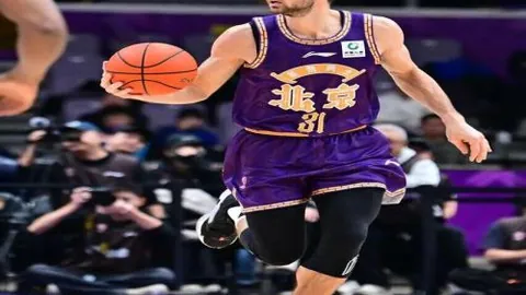 激情对决！火箭队巅峰对决鹈鹕强队，谁将问鼎NBA巅峰之战？